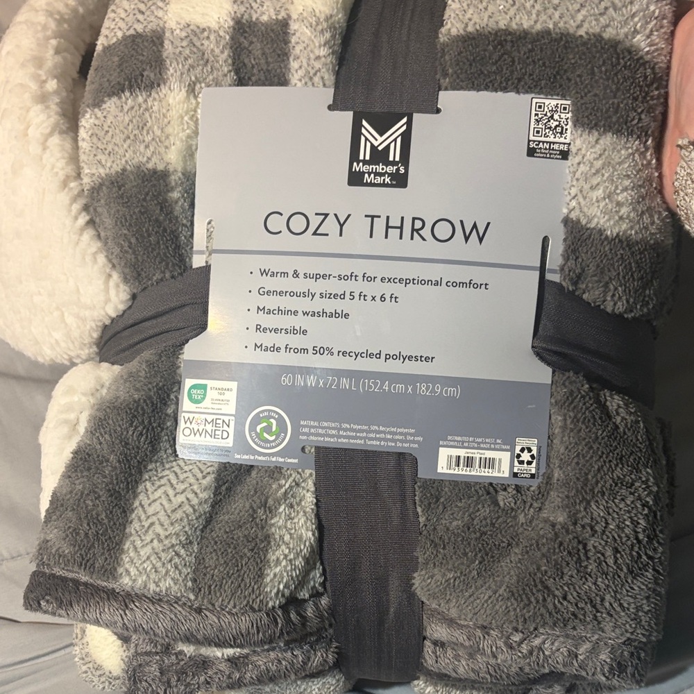 Member's Mark Cozy Throw - Gray & Cream Plaid